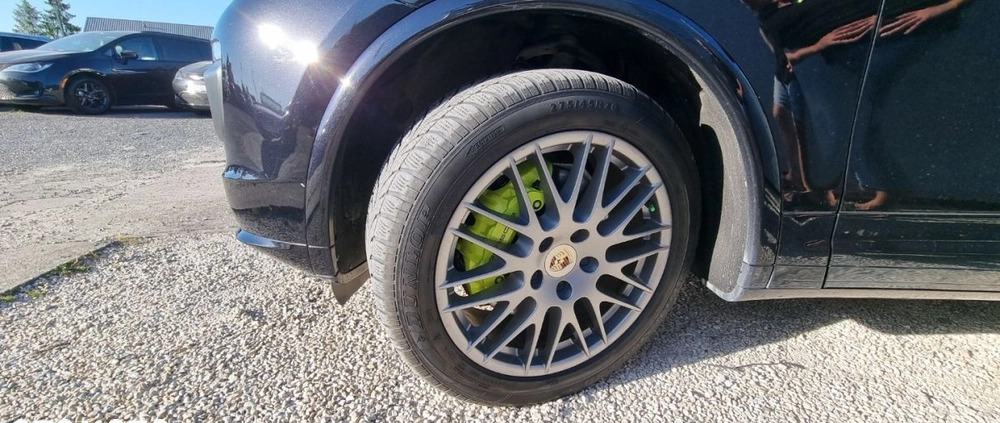 Porsche Cayenne cena 199000 przebieg: 70000, rok produkcji 2017 z Józefów małe 529